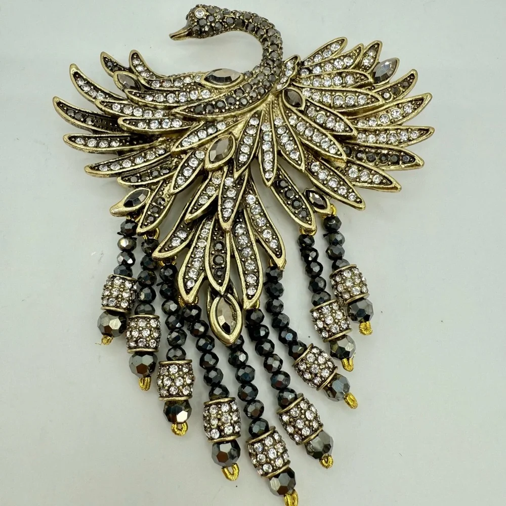 Heidi Daus “Graceful Beauty” Swan Brooch – Crystal Pave Statement Pin – Dangle - Picture 16 of 16